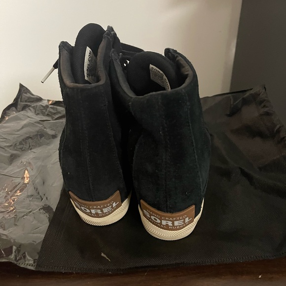 Black High-Top Women shoes - Picture 2 of 5